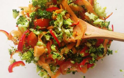 Çiğ Brokoli Salatası Tarifi ve Malzemeleri