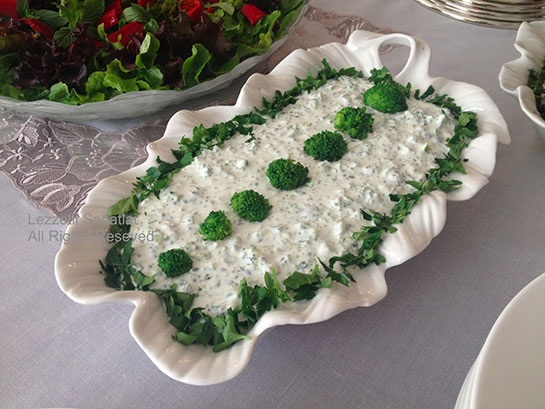 Yoğurtlu Brokoli Salatası Tarifi ve Malzemeleri